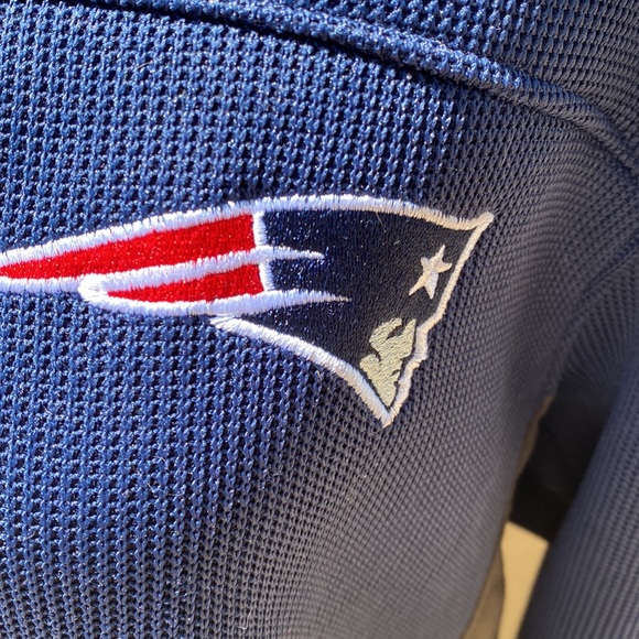 Patriots NFL sweatshirt in excellent condition size large - Picture 2 of 7